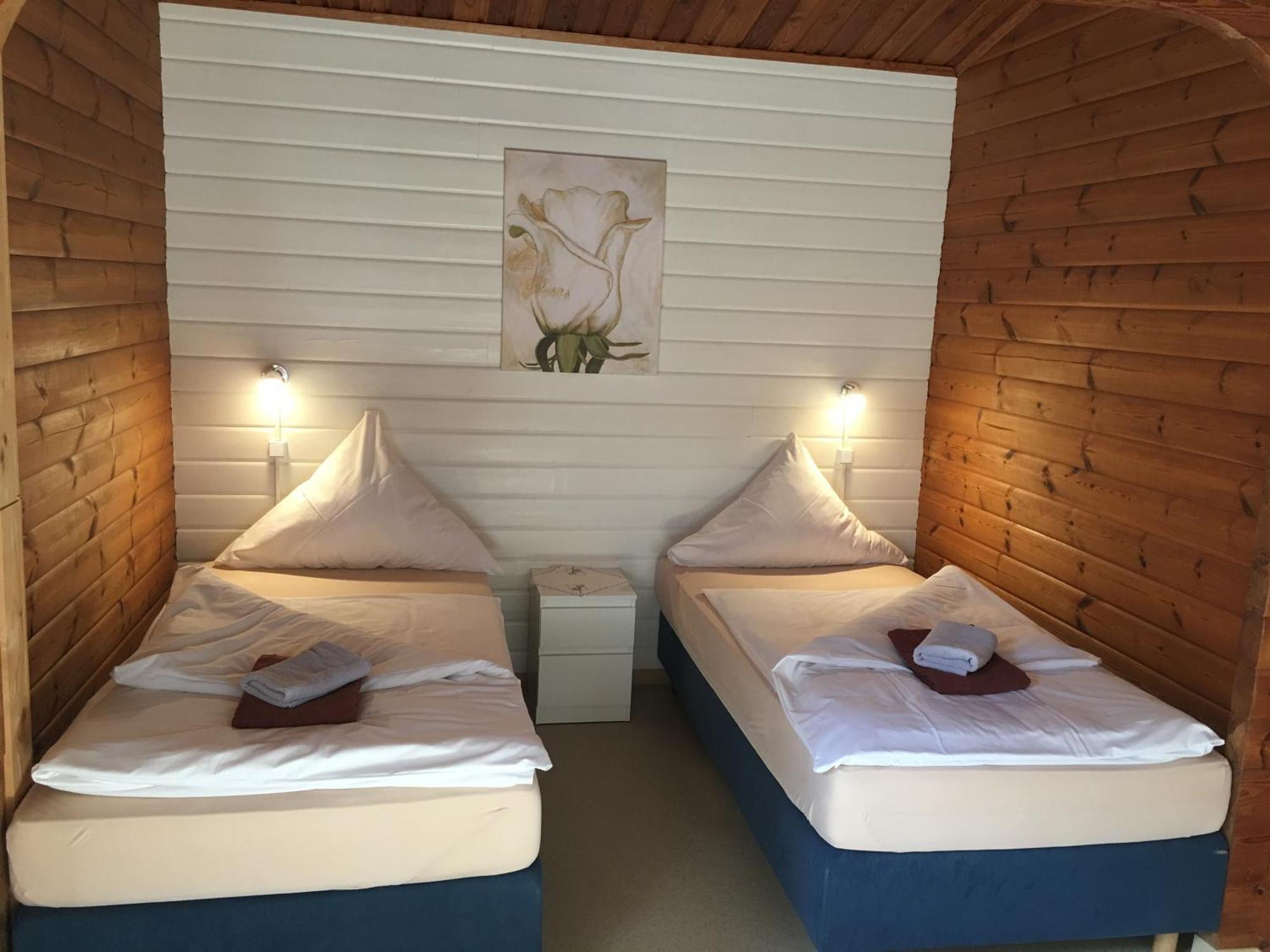 Abb Sportcenter Gaensefurth, Doppelzimmer Ohne Kueche, Standard Doppelzimmer Mit Kueche Hecklingen  Екстериор снимка
